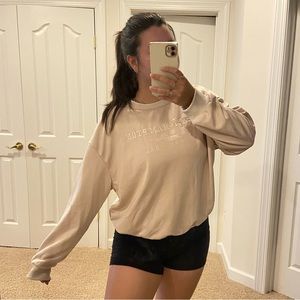 NWOTs EMBROIDERED EAST HAMPTON NYC CREWNECK